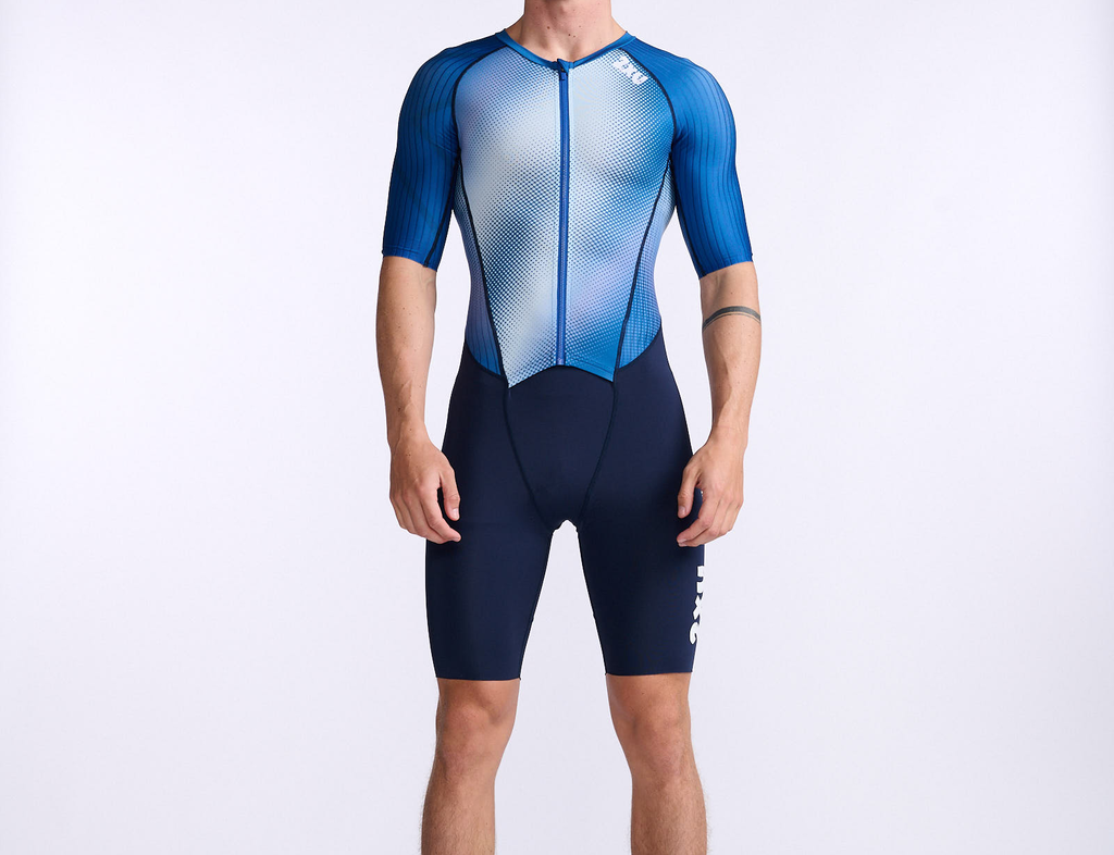 Formuleren Ouderling Schat 2XU Aero trisuit korte mouw wit/blauw heren kopen? Bestel bij triathlon24.be