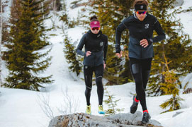 hardloopkleding-man-en-vrouw-hardlopend-in-sneeuw.jpg