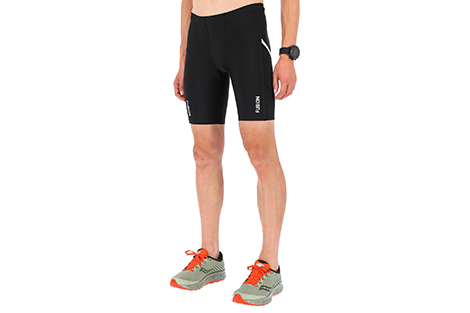 man-in-korte-compressie-hardloopbroek.jpg