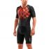 2XU Perform korte mouw trisuit zwart/rood heren  MT5525D-BLK/FOM-VRR